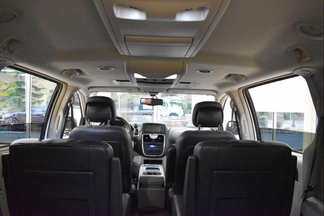 Photo of 2016 Bright White Clearcoat Chrysler Town & Country