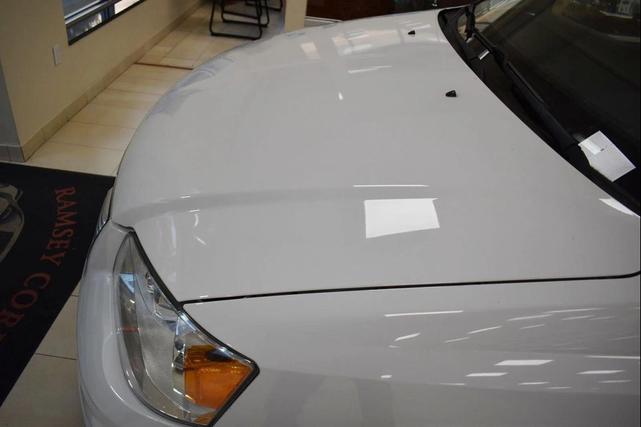 Photo of 2016 Bright White Clearcoat Chrysler Town & Country