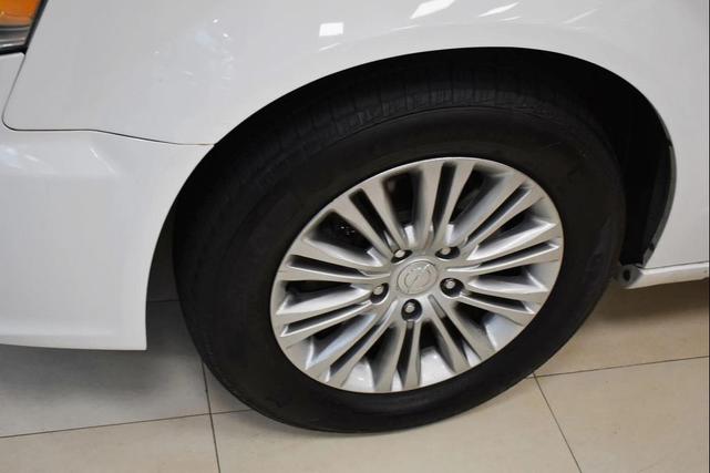 Photo of 2016 Bright White Clearcoat Chrysler Town & Country