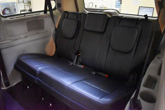 Photo of 2016 Bright White Clearcoat Chrysler Town & Country