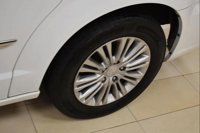 Photo of 2016 Bright White Clearcoat Chrysler Town & Country