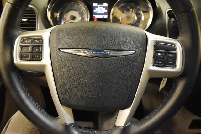Photo of 2016 Bright White Clearcoat Chrysler Town & Country
