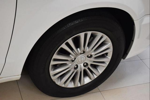 Photo of 2016 Bright White Clearcoat Chrysler Town & Country