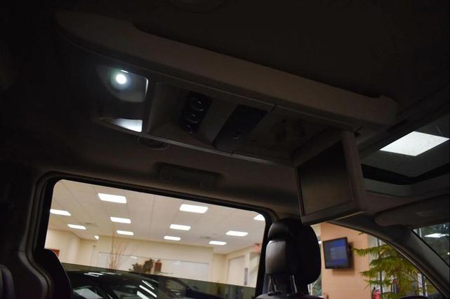 Photo of 2016 Bright White Clearcoat Chrysler Town & Country
