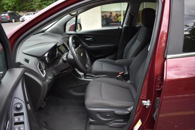 Photo of 2017 Burgunday Chevrolet Trax