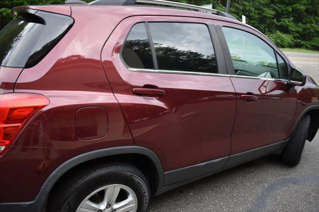 Photo of 2017 Burgunday Chevrolet Trax