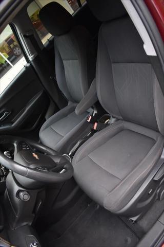 Photo of 2017 Burgunday Chevrolet Trax