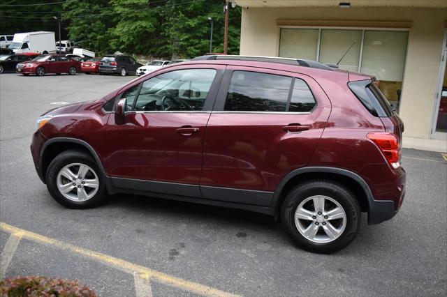 Photo of 2017 Burgunday Chevrolet Trax