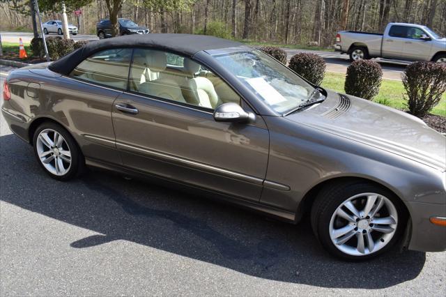 Photo of 2009 Beige Mercedes-Benz CLK-Class