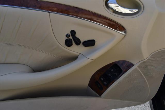 Photo of 2009 Beige Mercedes-Benz CLK-Class