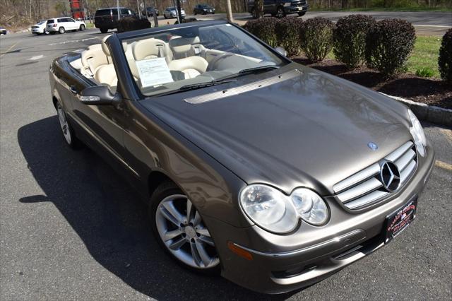 Photo of 2009 Beige Mercedes-Benz CLK-Class