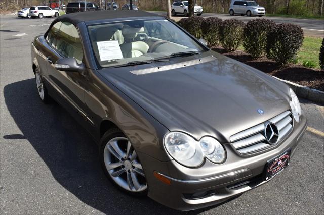 Photo of 2009 Beige Mercedes-Benz CLK-Class