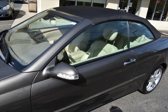Photo of 2009 Beige Mercedes-Benz CLK-Class
