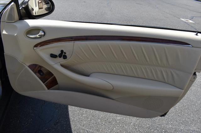 Photo of 2009 Beige Mercedes-Benz CLK-Class