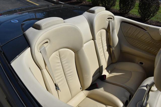Photo of 2009 Beige Mercedes-Benz CLK-Class