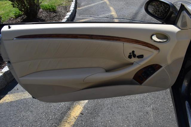 Photo of 2009 Beige Mercedes-Benz CLK-Class