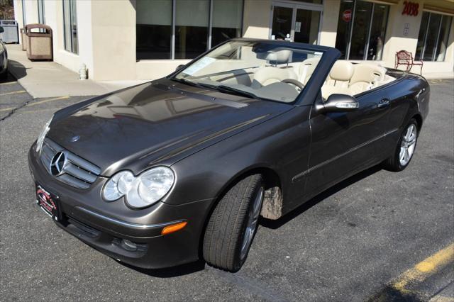 Photo of 2009 Beige Mercedes-Benz CLK-Class