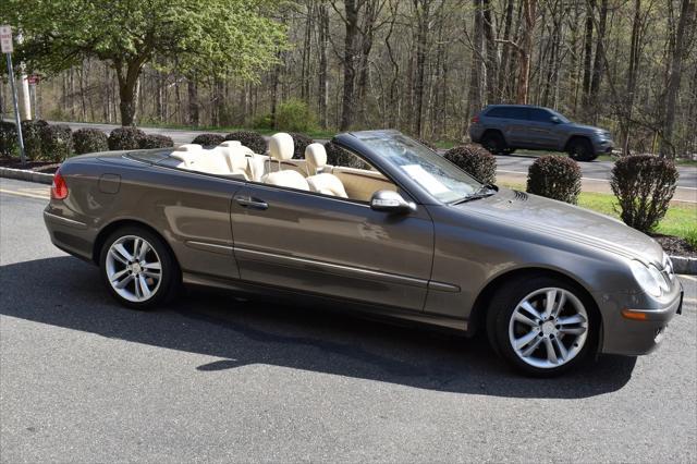 Photo of 2009 Beige Mercedes-Benz CLK-Class