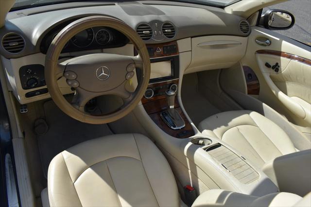 Photo of 2009 Beige Mercedes-Benz CLK-Class