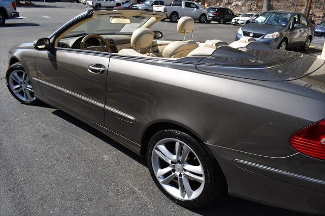 Photo of 2009 Beige Mercedes-Benz CLK-Class