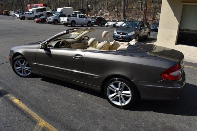Photo of 2009 Beige Mercedes-Benz CLK-Class