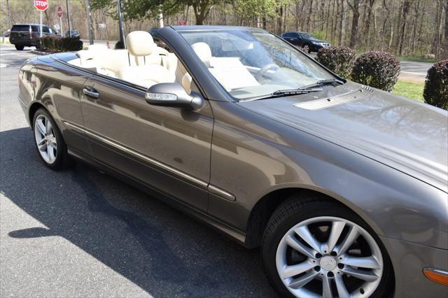 Photo of 2009 Beige Mercedes-Benz CLK-Class