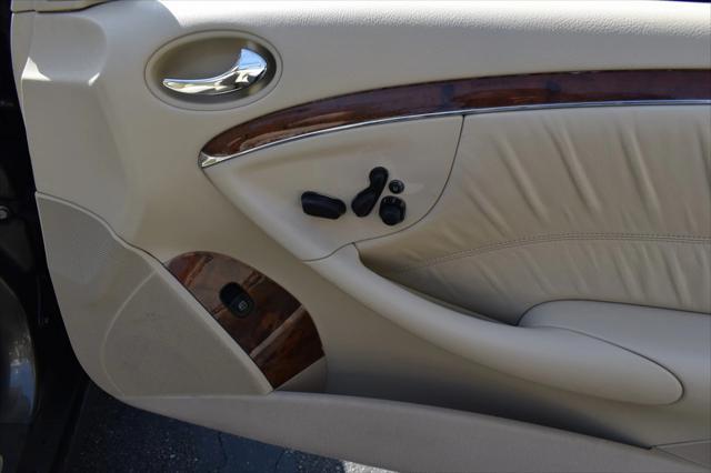 Photo of 2009 Beige Mercedes-Benz CLK-Class