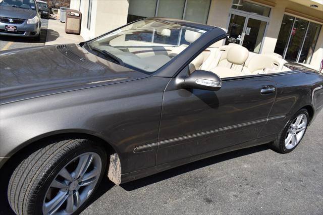 Photo of 2009 Beige Mercedes-Benz CLK-Class