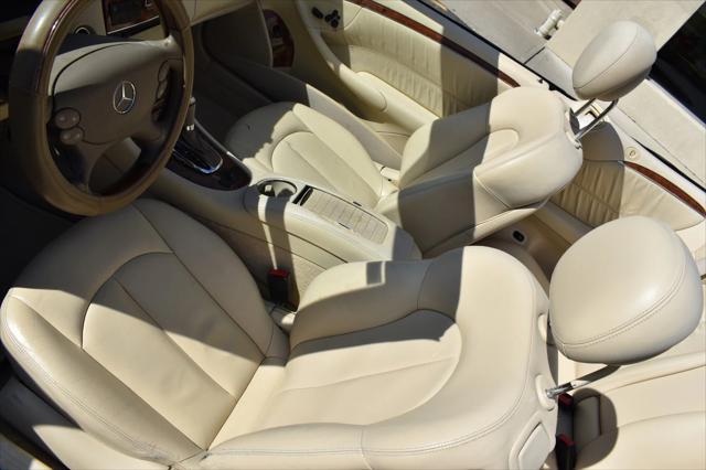 Photo of 2009 Beige Mercedes-Benz CLK-Class