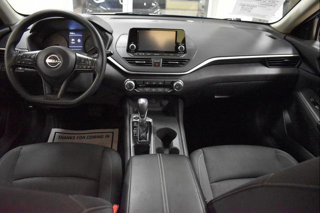Photo of 2023 Deep Blue Pearl Nissan Altima
