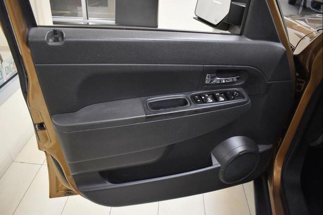 Photo of 2012 Canyon Brown Pearlcoat Jeep Liberty