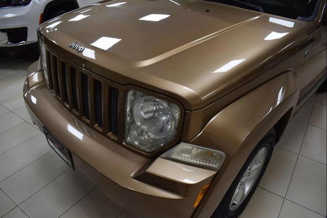 Photo of 2012 Canyon Brown Pearlcoat Jeep Liberty