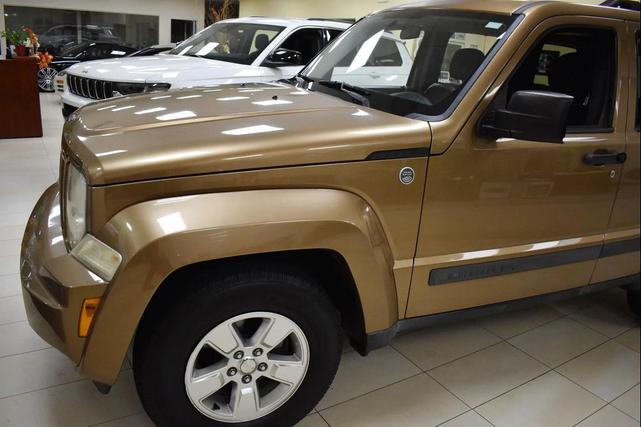 Photo of 2012 Canyon Brown Pearlcoat Jeep Liberty
