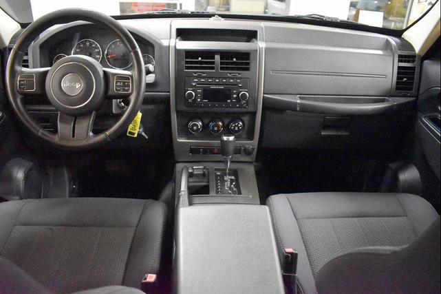 Photo of 2012 Canyon Brown Pearlcoat Jeep Liberty