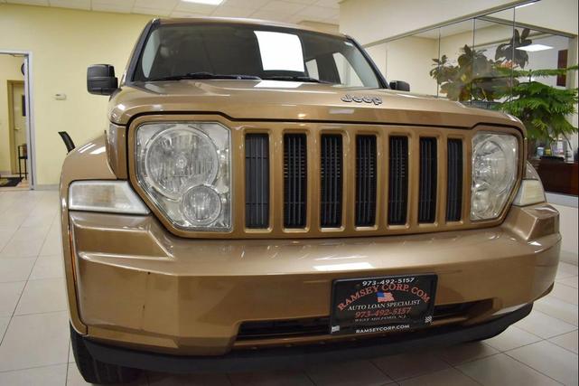 Photo of 2012 Canyon Brown Pearlcoat Jeep Liberty