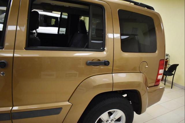 Photo of 2012 Canyon Brown Pearlcoat Jeep Liberty