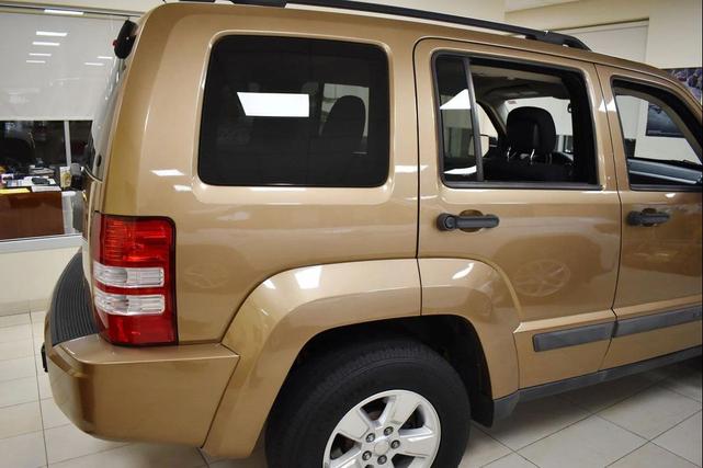 Photo of 2012 Canyon Brown Pearlcoat Jeep Liberty