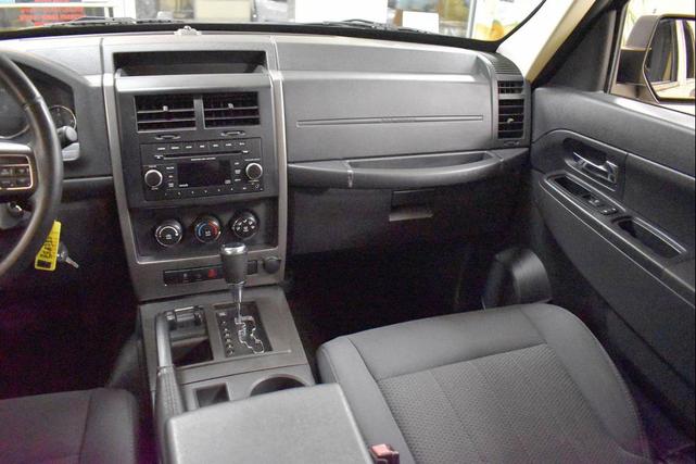 Photo of 2012 Canyon Brown Pearlcoat Jeep Liberty