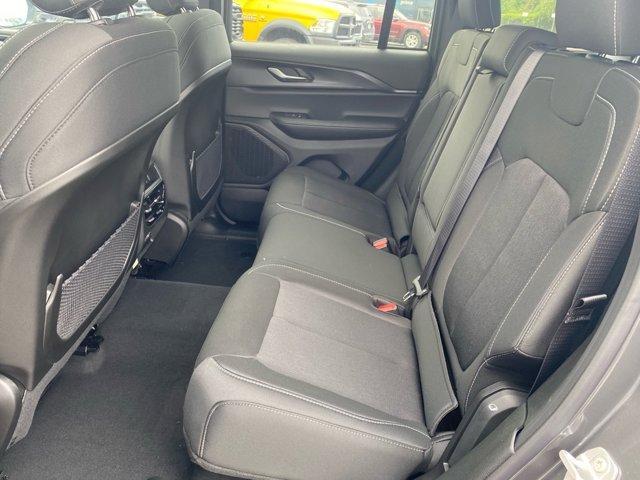 Photo of 2025 Metallic Jeep Grand Cherokee