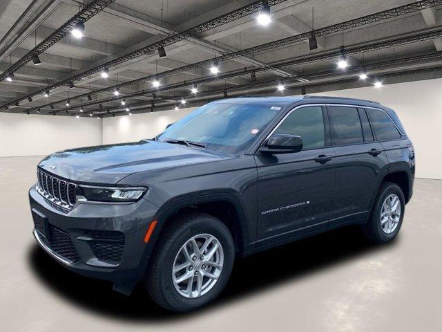 Photo of 2025 Metallic Jeep Grand Cherokee