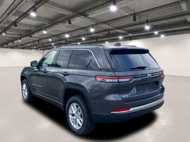 Photo of 2025 Metallic Jeep Grand Cherokee