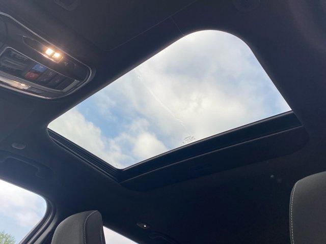 Photo of 2025 Metallic Jeep Grand Cherokee