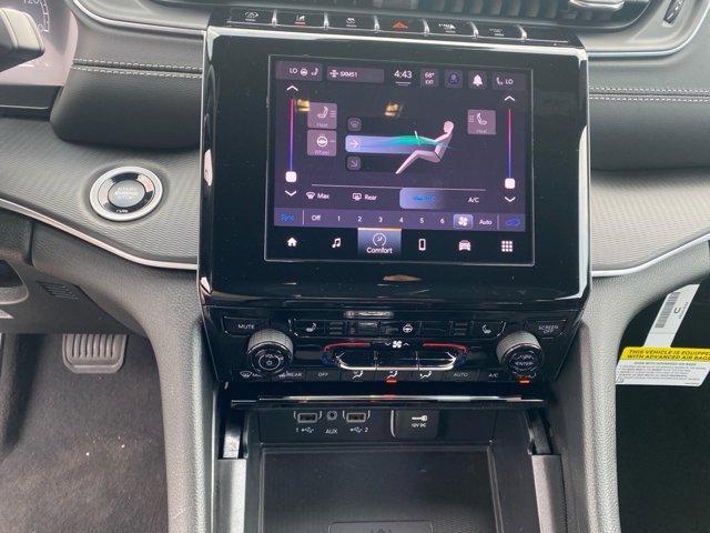 Photo of 2025 Metallic Jeep Grand Cherokee