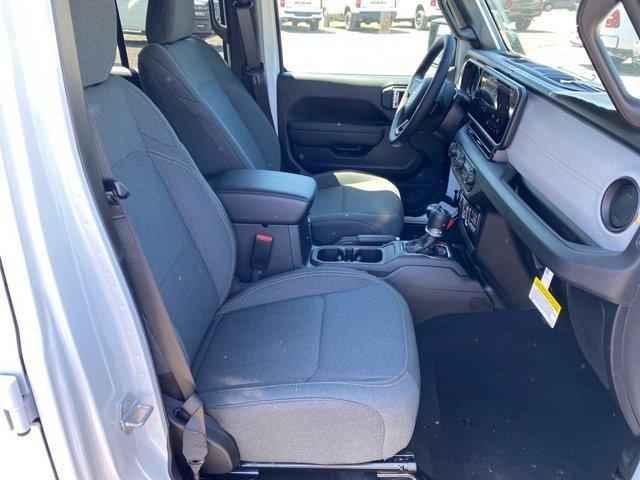 Photo of 2025 Bright White Clearcoat Jeep Wrangler