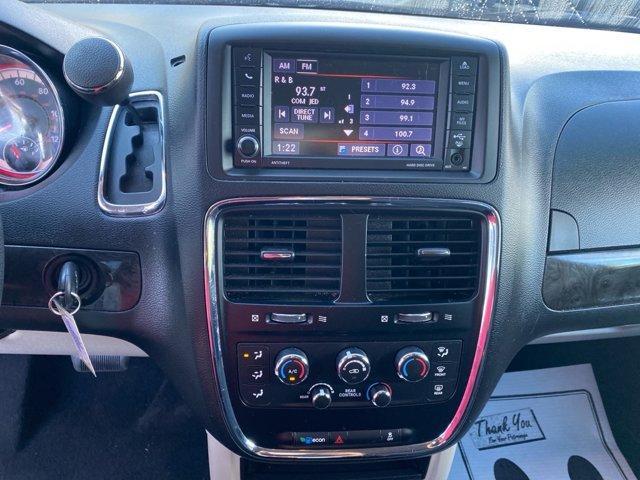 Photo of 2018 Octane Red Pearlcoat Dodge Grand Caravan