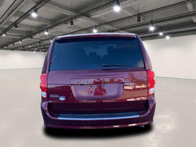 Photo of 2018 Octane Red Pearlcoat Dodge Grand Caravan