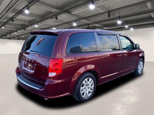 Photo of 2018 Octane Red Pearlcoat Dodge Grand Caravan