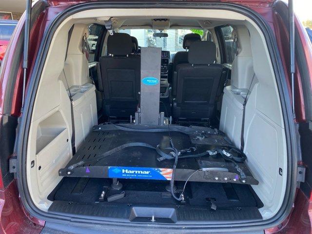 Photo of 2018 Octane Red Pearlcoat Dodge Grand Caravan