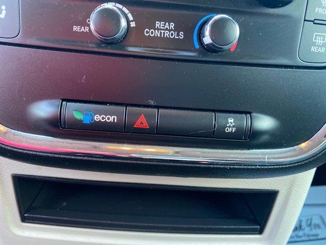 Photo of 2018 Octane Red Pearlcoat Dodge Grand Caravan