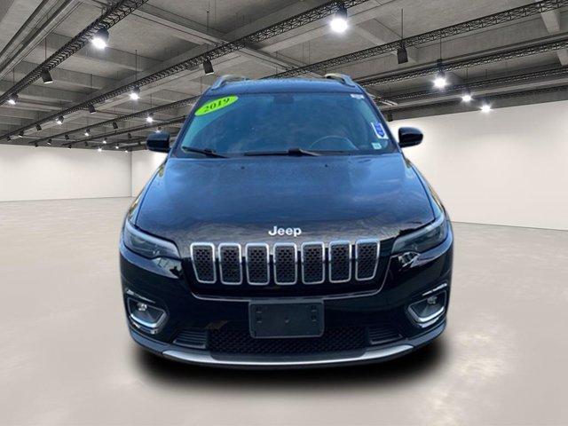 Photo of 2019 Diamond Black Jeep Cherokee